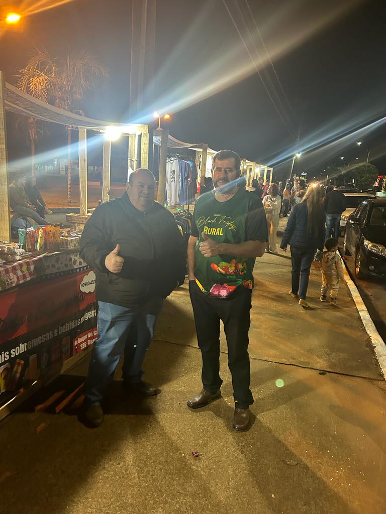 Vereador Luiz Carlos Baena prestigiou a 1ª Feira Noturna na Praça da Vila Planalto