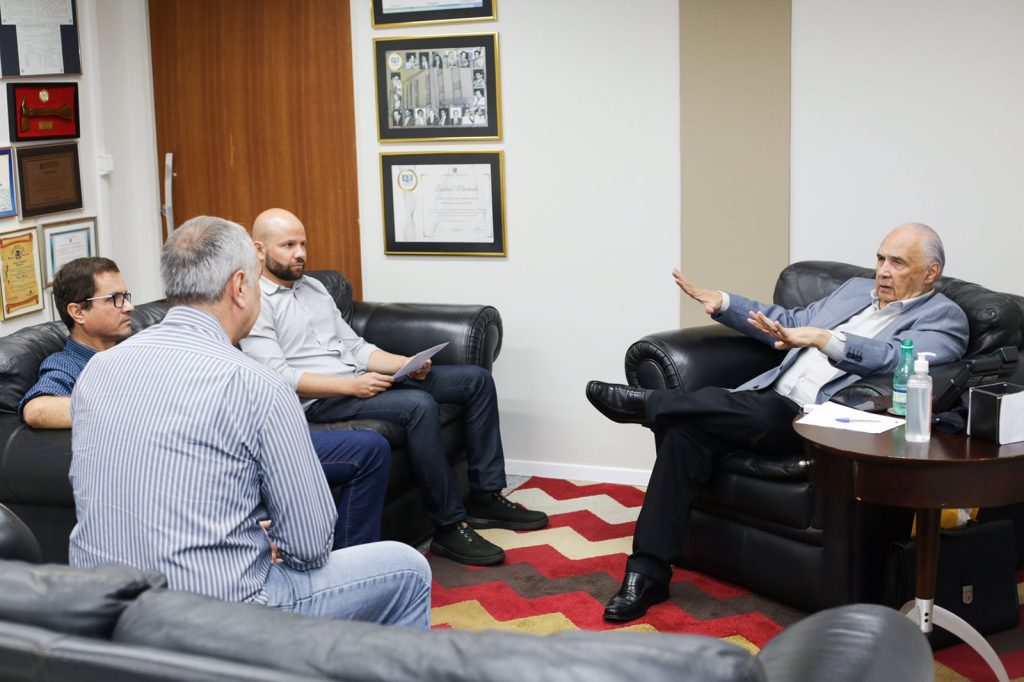 Gilberto Segóvia visita obras da escola Joaquim Vianna