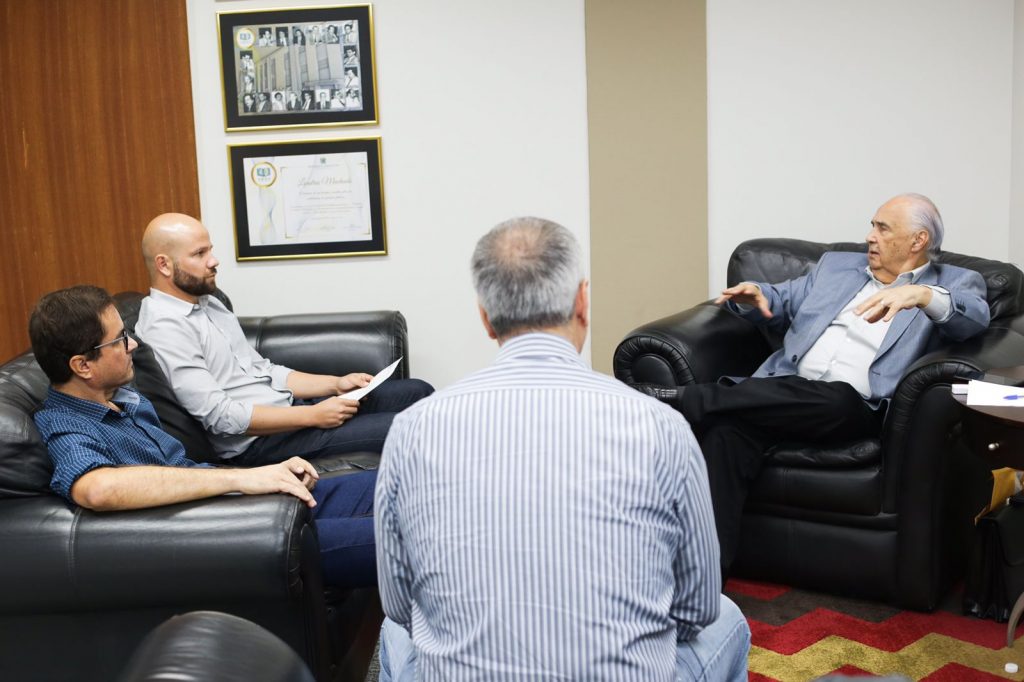 Gilberto Segóvia visita obras da escola Joaquim Vianna