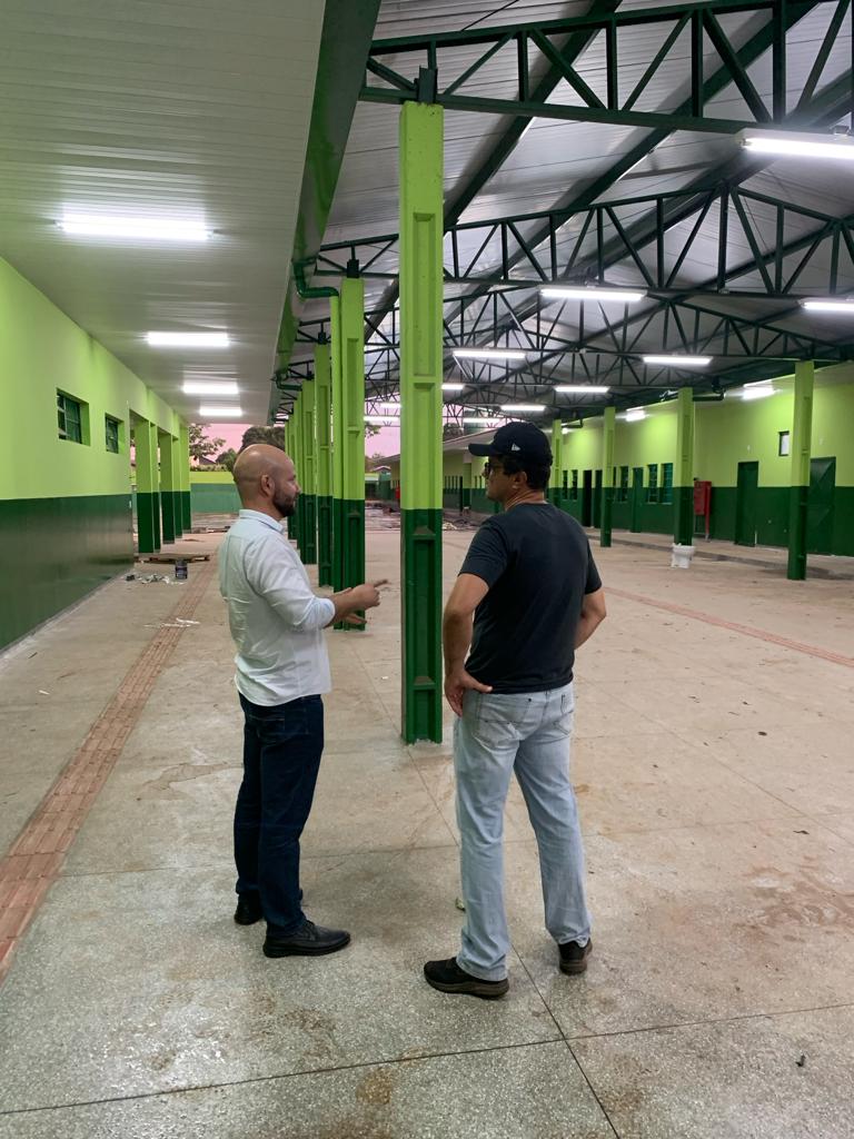 Gilberto Segóvia visita obras da escola Joaquim Vianna