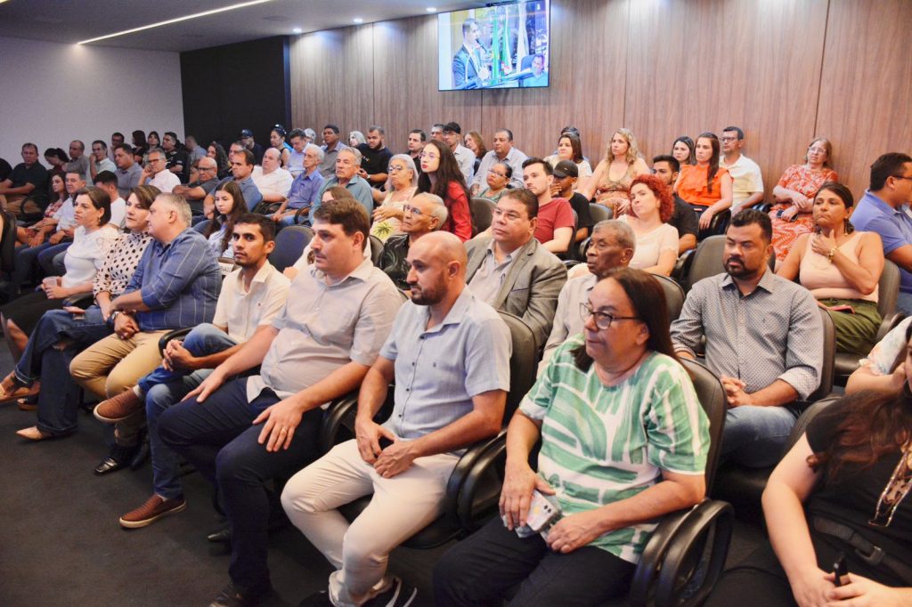 Vereador Bagaceira  prestigia lançamento do livro o Rapto, do jornalista Vaner Matos