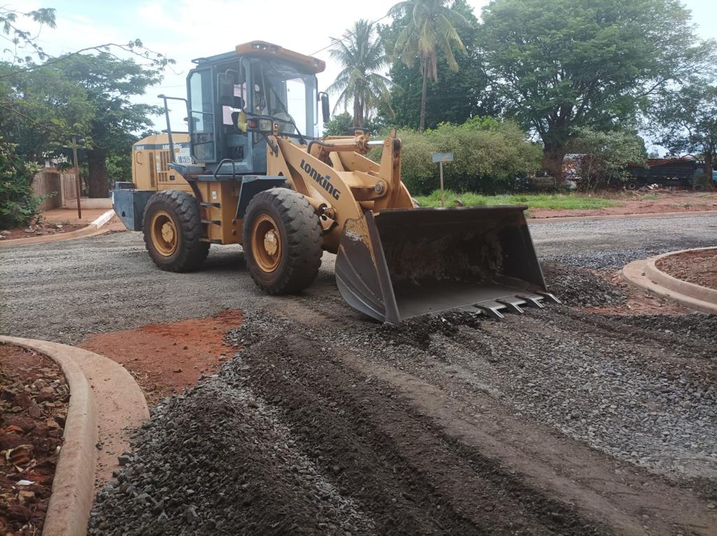 Gilsinho comemora entrega de obras de asfalto em Cristalina durante seu mandato