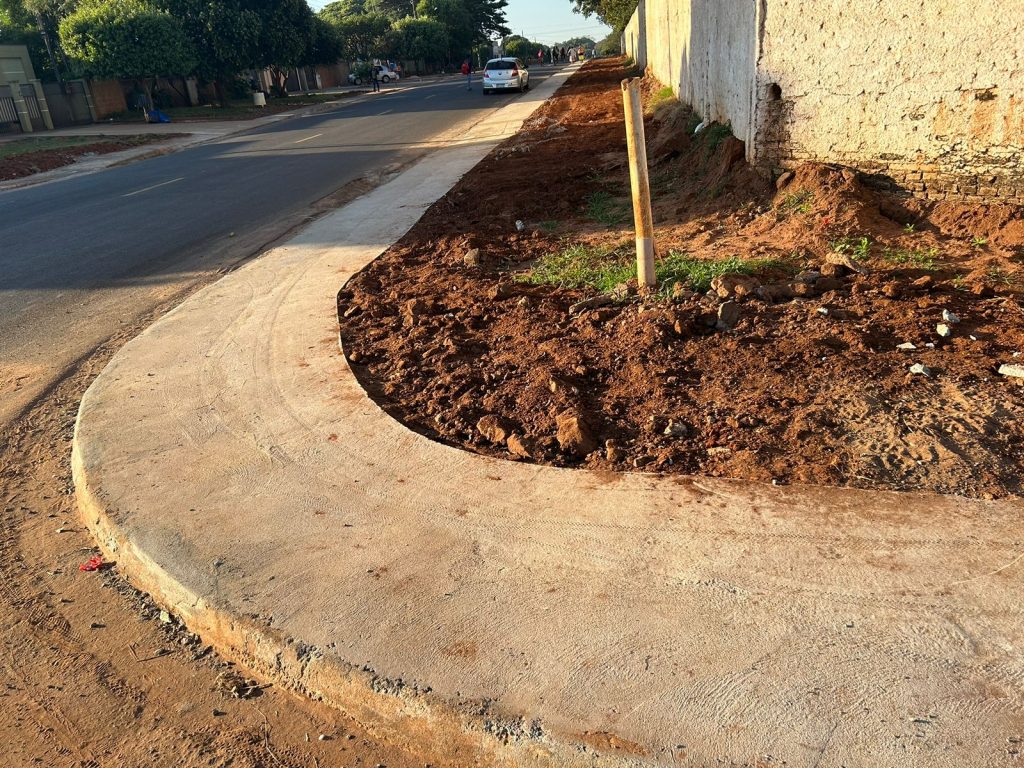 Dr. Baena agradece ao prefeito André Nezzi por construção de calçadas em torno do “Careção”