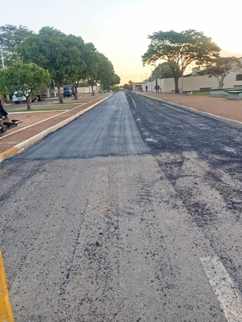 Vereador Léo Mecânico agradece prefeita Lurdes pelo início do recapeamento da Rua José Bonifácio Vereador Léo Mecânico agradece prefeita Lurdes pelo início do recapeamento da Rua José Bonifácio