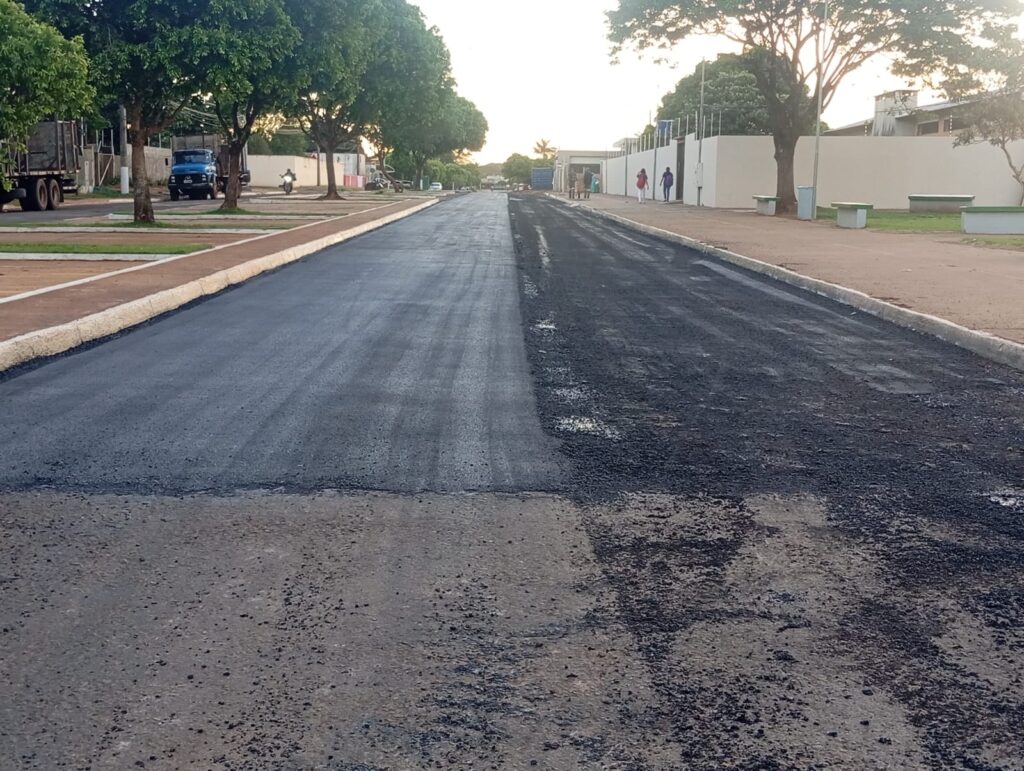 Vereador Léo Mecânico agradece prefeita Lurdes pelo início do recapeamento da Rua José Bonifácio Vereador Léo Mecânico agradece prefeita Lurdes pelo início do recapeamento da Rua José Bonifácio