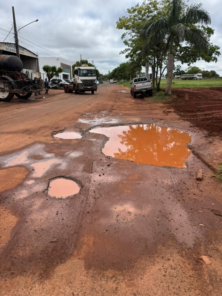 Nado tozzi atua para resolver problema causado por enxurrada vinda do polo industrial