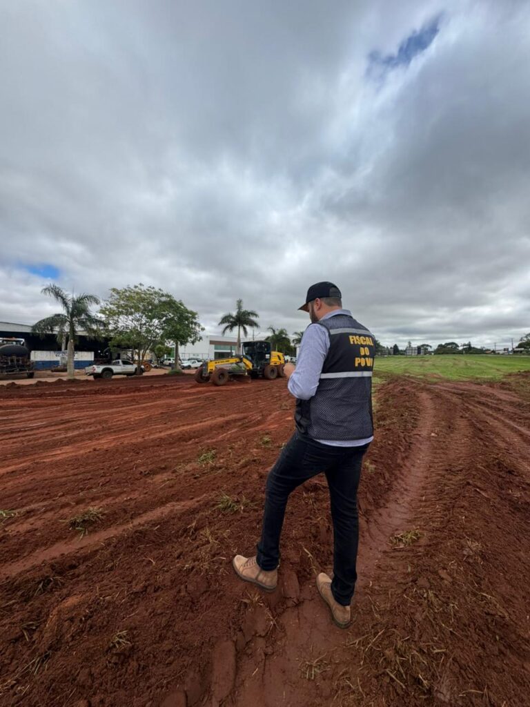 Nado tozzi atua para resolver problema causado por enxurrada vinda do polo industrial
