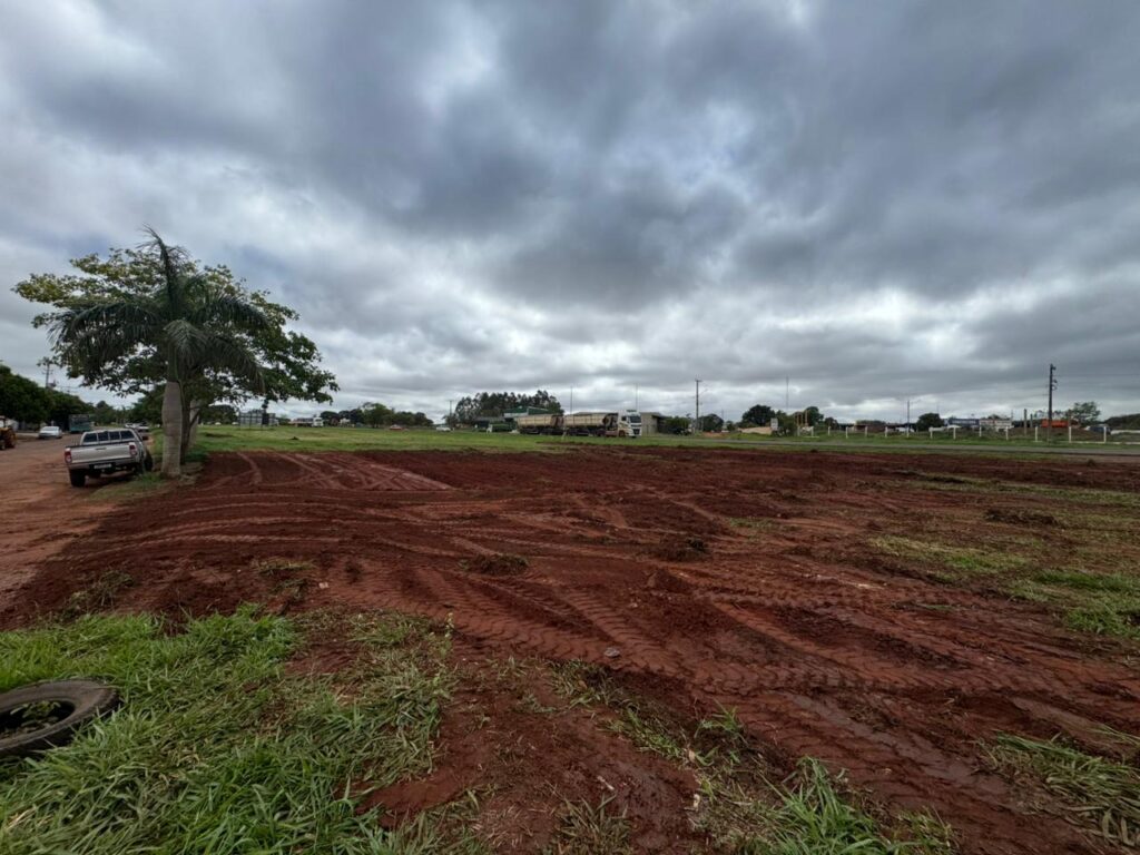 Nado tozzi atua para resolver problema causado por enxurrada vinda do polo industrial