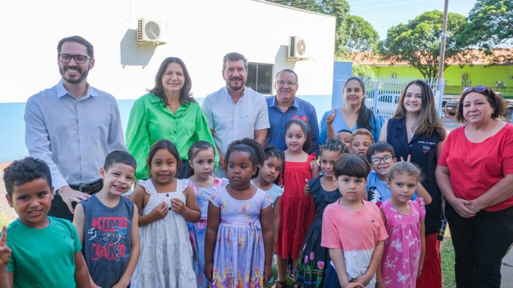 Professor Pontinha recepciona Pedro Kemp para entrega de emendas e kits de brinquedos