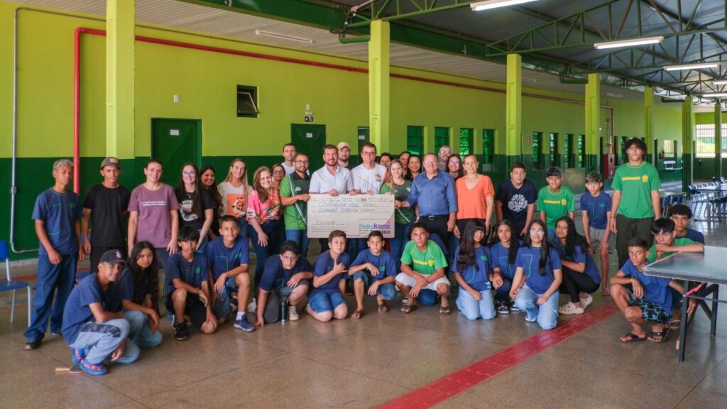 Professor Pontinha recepciona Pedro Kemp para entrega de emendas e kits de brinquedos