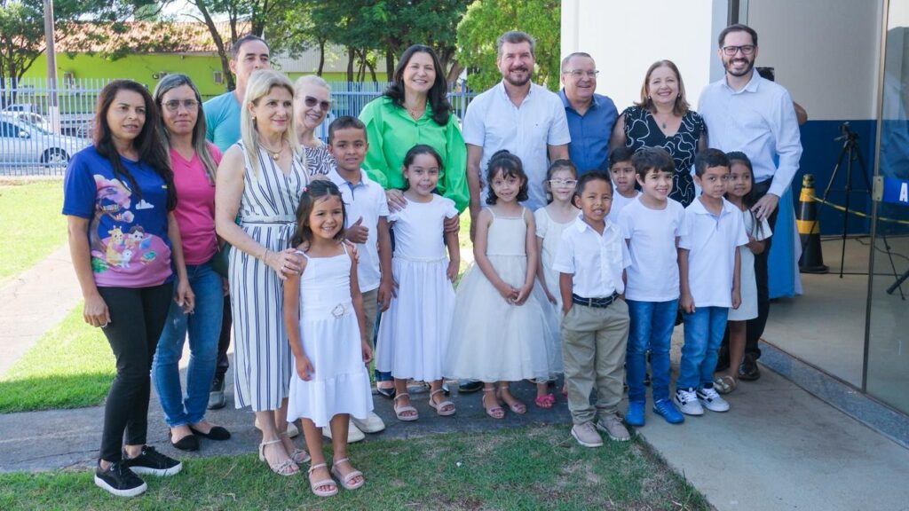 Professor Pontinha recepciona Pedro Kemp para entrega de emendas e kits de brinquedos