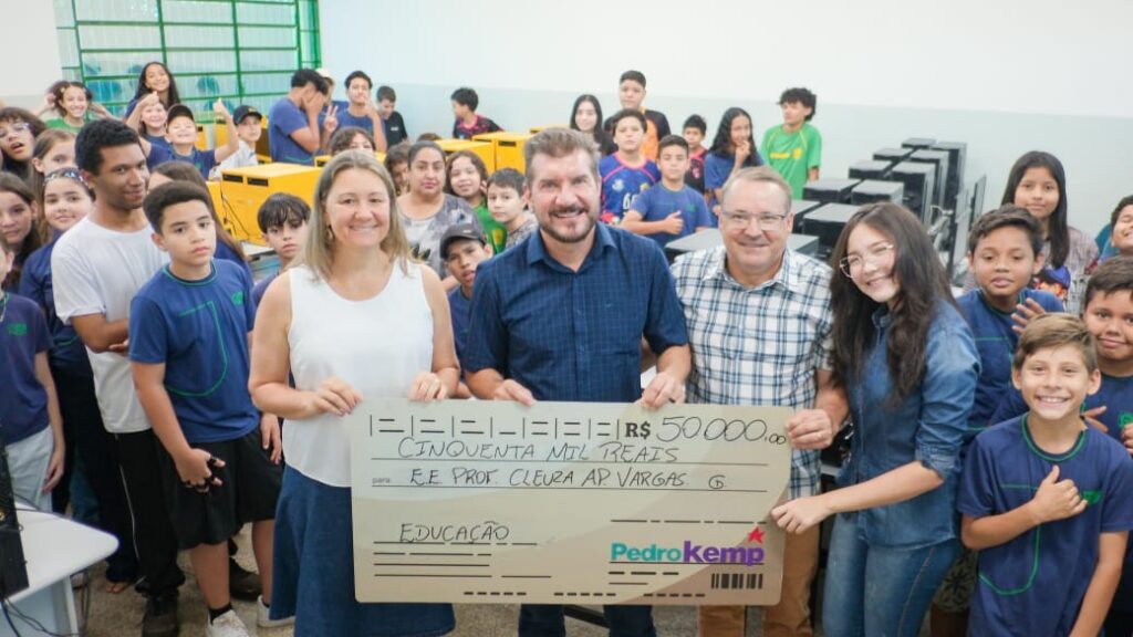 Professor Pontinha recepciona Pedro Kemp para entrega de emendas e kits de brinquedos