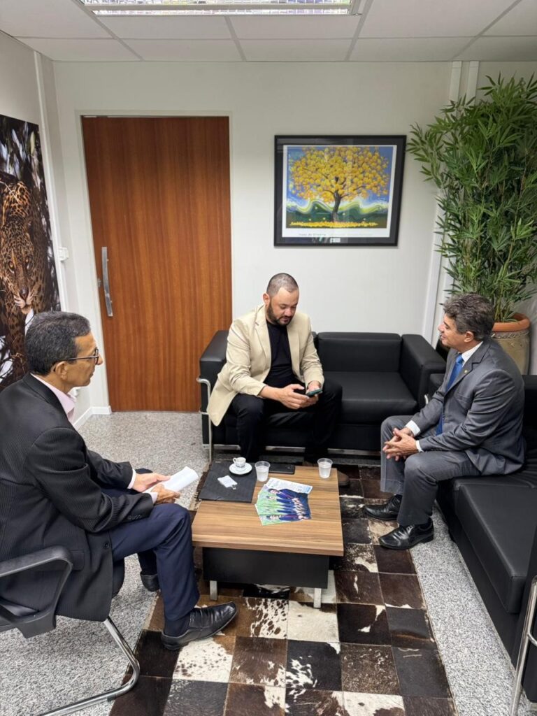 Nado Tozzi articula e anuncia emenda de R$ 100 mil para a saúde e universitários de Caarapó Nado Tozzi articula e anuncia emenda de R$ 100 mil para a saúde e universitários de Caarapó