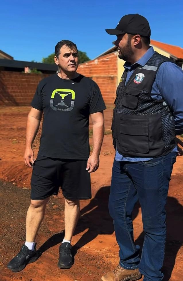 Vereador Nado Tozzi acompanha aplicação de fresado e reforça compromisso com o Jardim Adonai