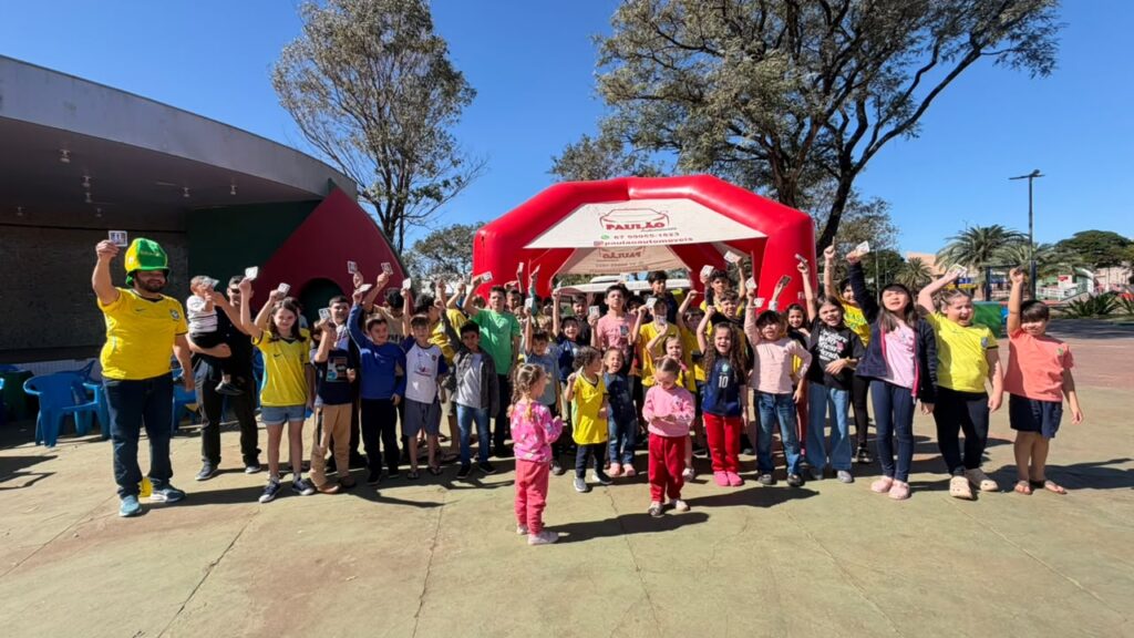 Nado Tozzi promove 2º Encontro de Figurinhas e reúne centenas de pessoas na Praça Central de Caarapó