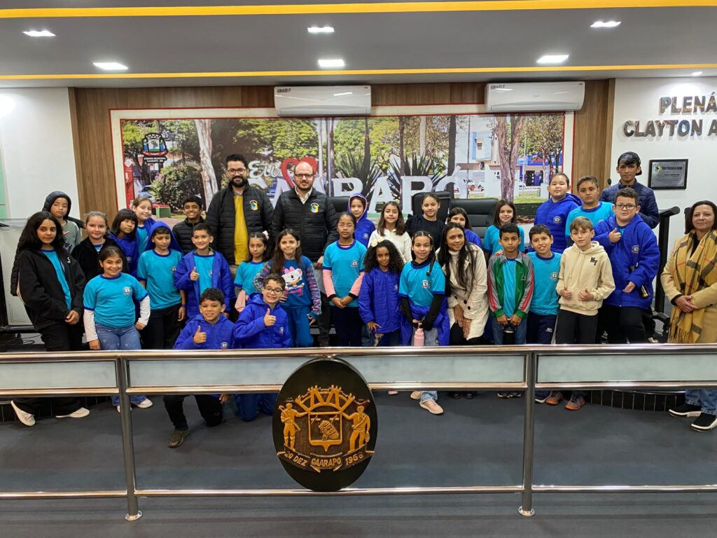 Vereador Flávio Augusto promove projeto de visitação ao Legislativo e recebe alunos da Escola Cândido Lemes Vereador Flávio Augusto promove projeto de visitação ao Legislativo e recebe alunos da Escola Cândido Lemes