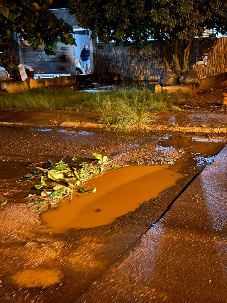Nado Tozzi cobra Sanesul por buraco sem sinalização e alerta para risco de acidentes em Caarapó