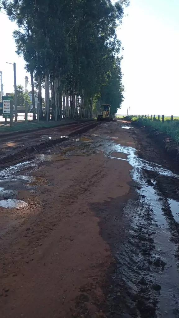 Léo Mecânico agradece prefeita Lurdes por melhorias nas estradas do Boi Jaguá Léo Mecânico agradece prefeita Lurdes por melhorias nas estradas do Boi Jaguá